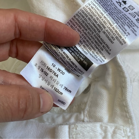 • [Levi’s] Mid Rise Skinny Crop • - Picture 3 of 10